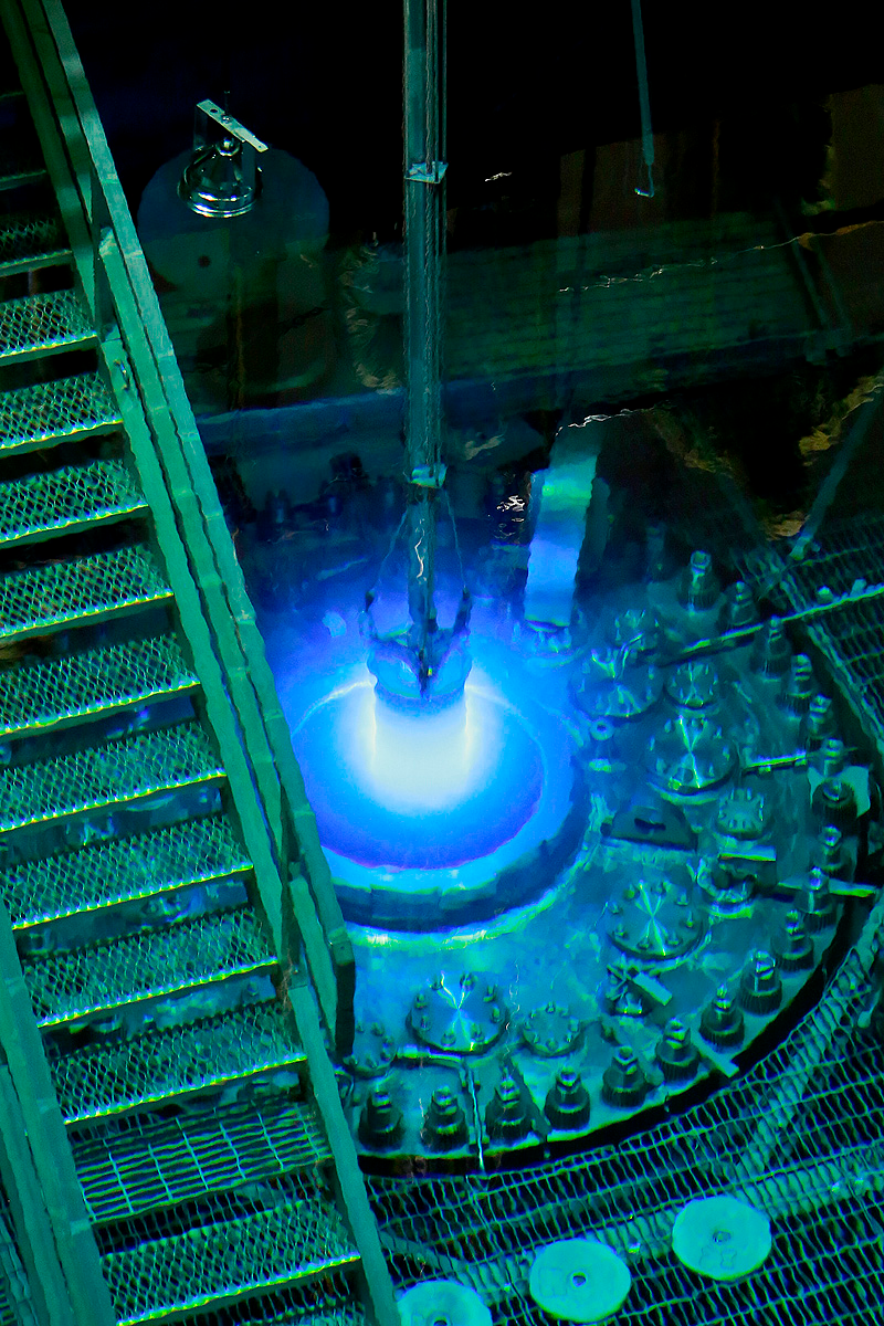 Illustration for article titled Isotope Reactor Basically Looks Like a Sci-Fi Weapon in These Photos